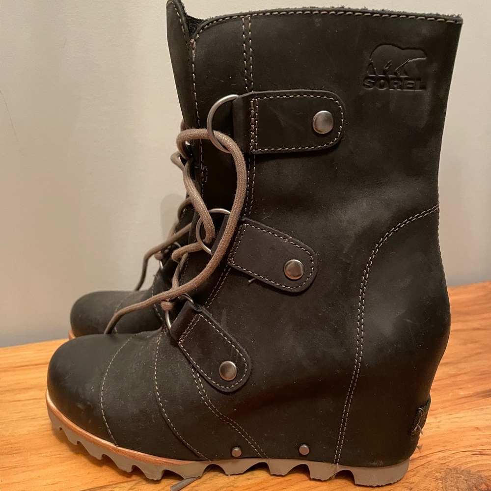 Sorel Sz 7 Joan of arctic wedge boot